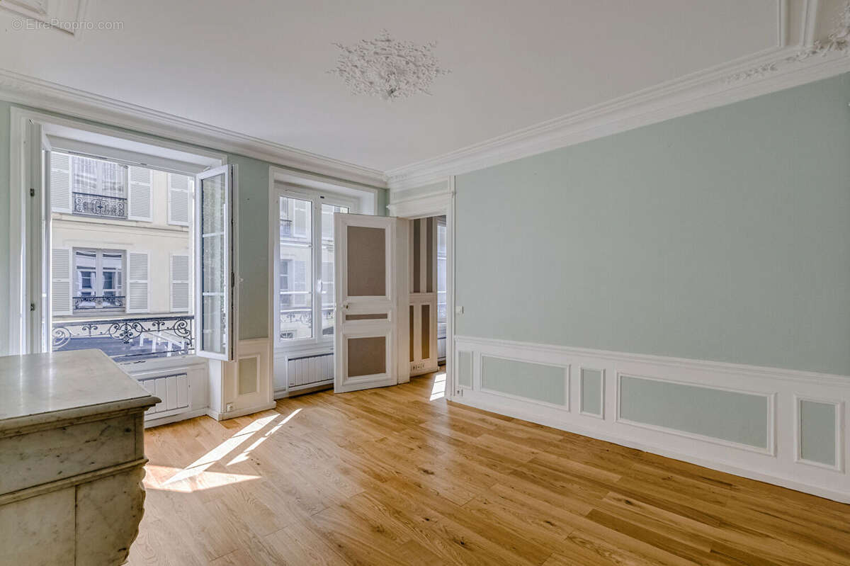 Appartement à PARIS-8E