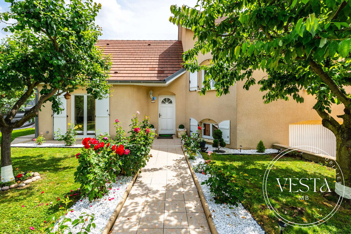 Maison à MIREBEAU-SUR-BEZE
