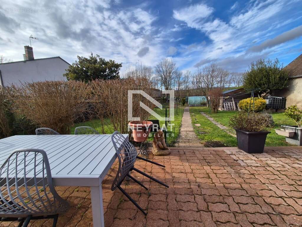 Maison à SAINT-LEGER-SUR-DHEUNE