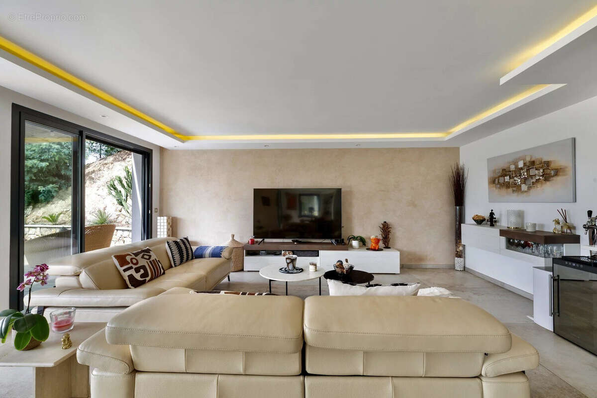 Maison à VALLAURIS