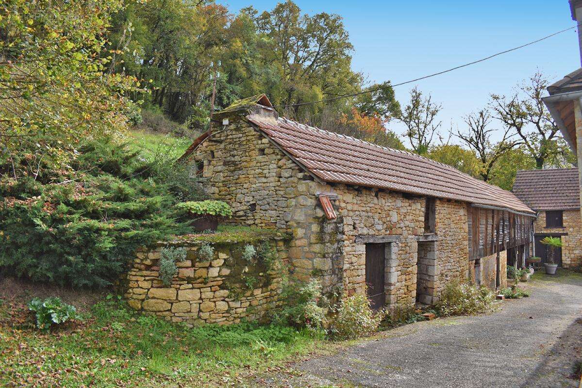 Corps de ferme Coly Saint Amand 6 pièce(s) 111 m2 - photo 7