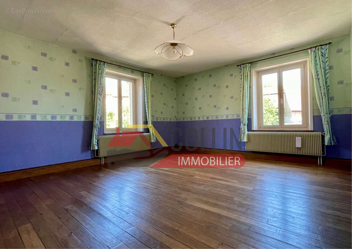 Maison à MOYEN