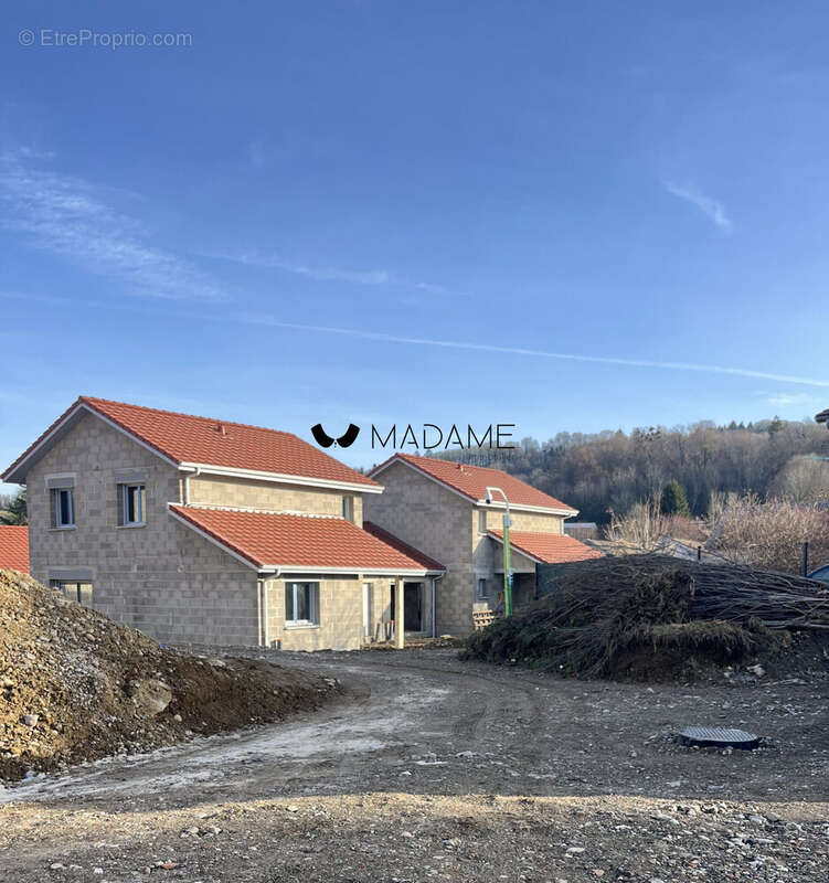 #paysvoironnai #maisonindividuelle #montferrat #isere #neuf #immobilier #jardin - Maison à MONTFERRAT