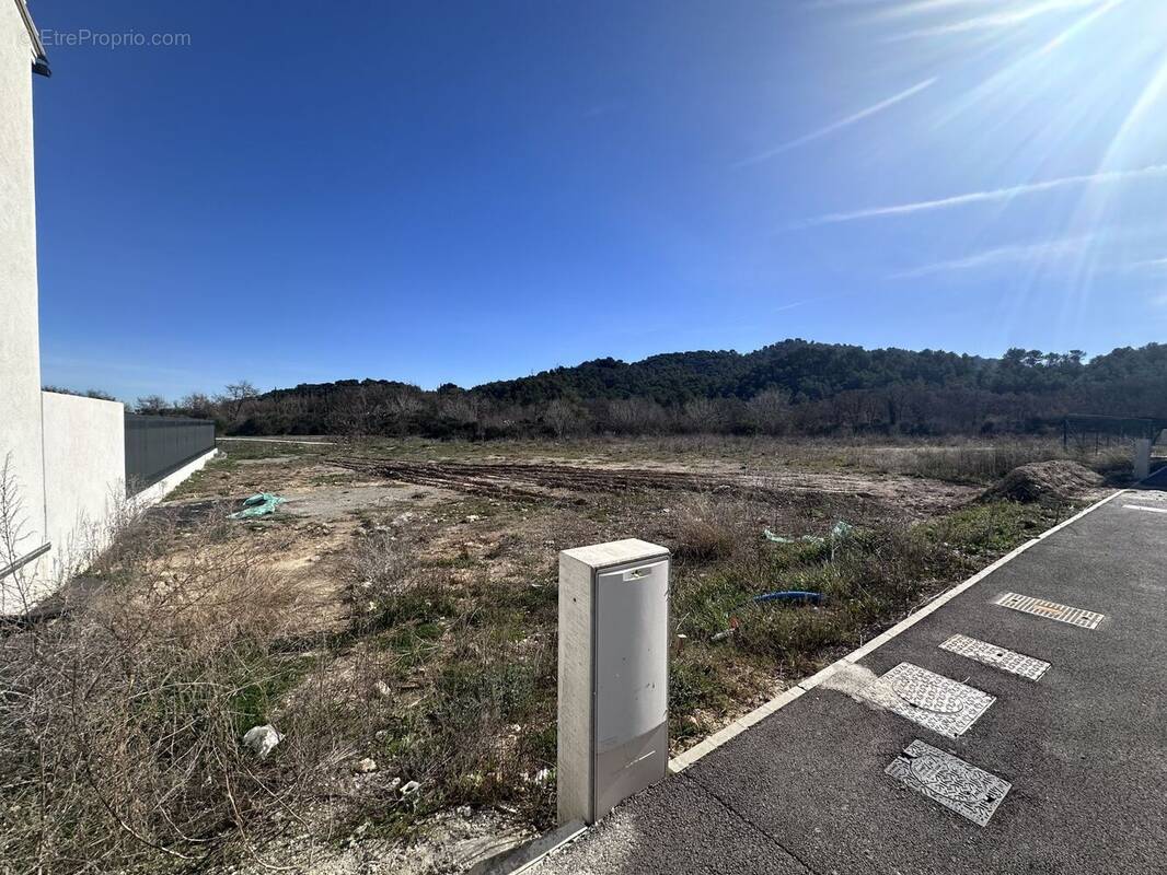 Terrain à LE PUY-SAINTE-REPARADE
