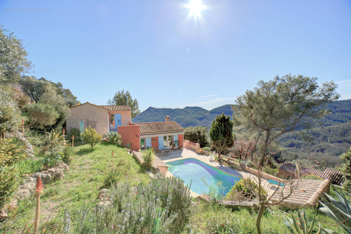 Maison à BAGNOLS-EN-FORET