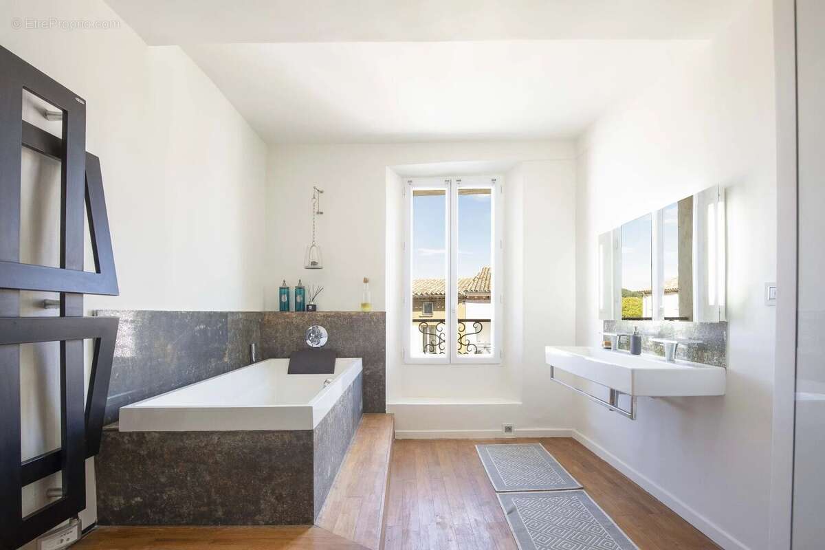 Appartement à LA GARDE-FREINET