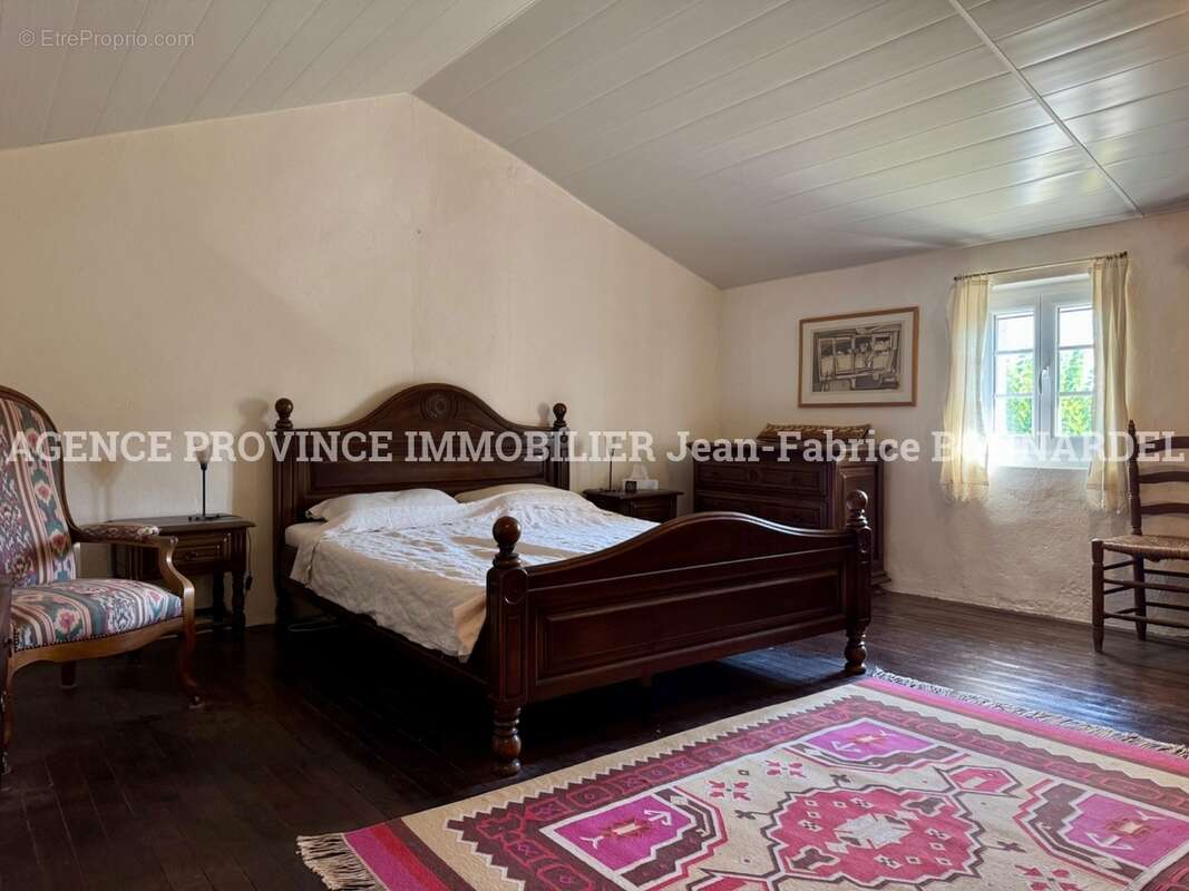Maison 242 m² à Grillon  - photo 10