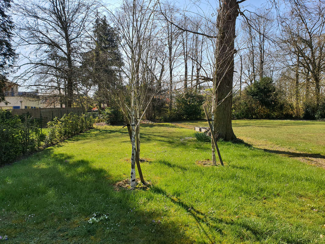 Terrain à LA CELLE-SAINT-CLOUD