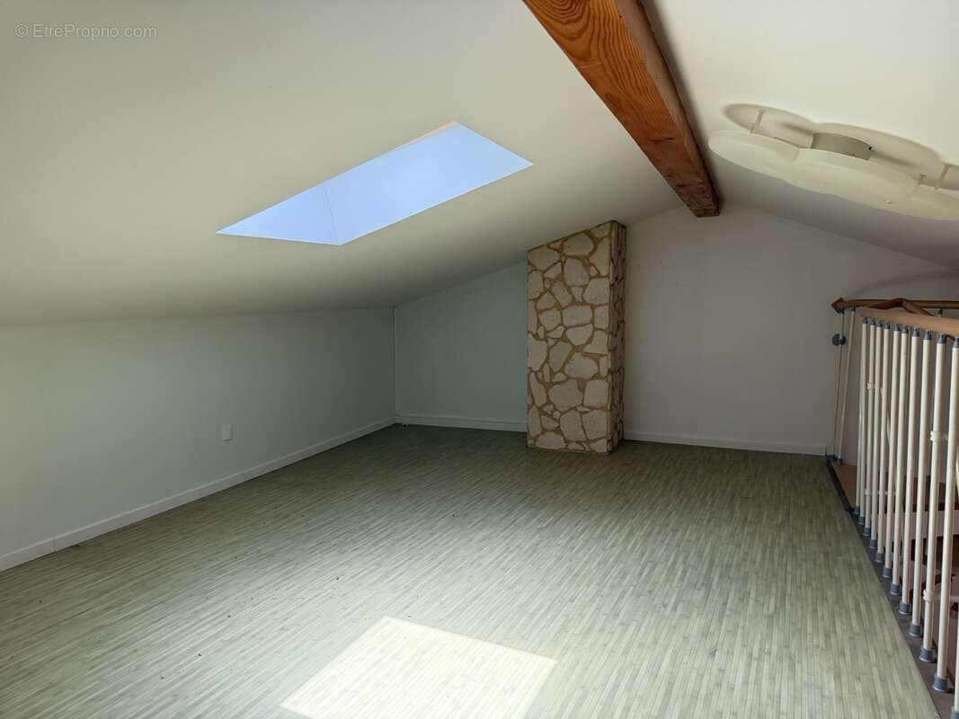LEGUEVIN : Maison de ville 4 pièces avec garage et jardin - photo 9
