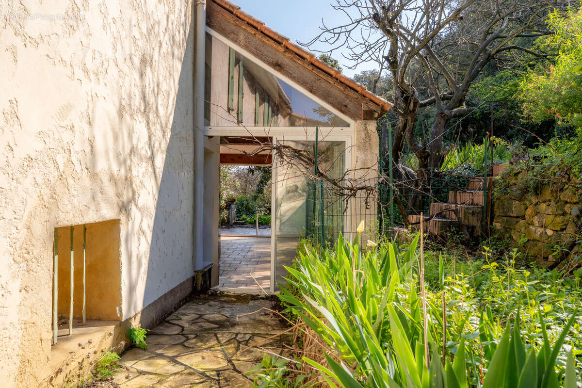 Maison à SIMIANE-COLLONGUE