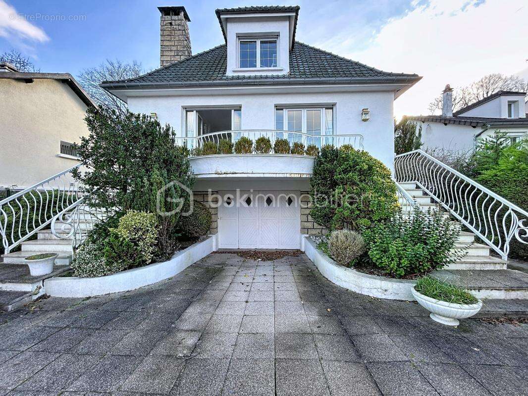 Maison à CORBEIL-ESSONNES