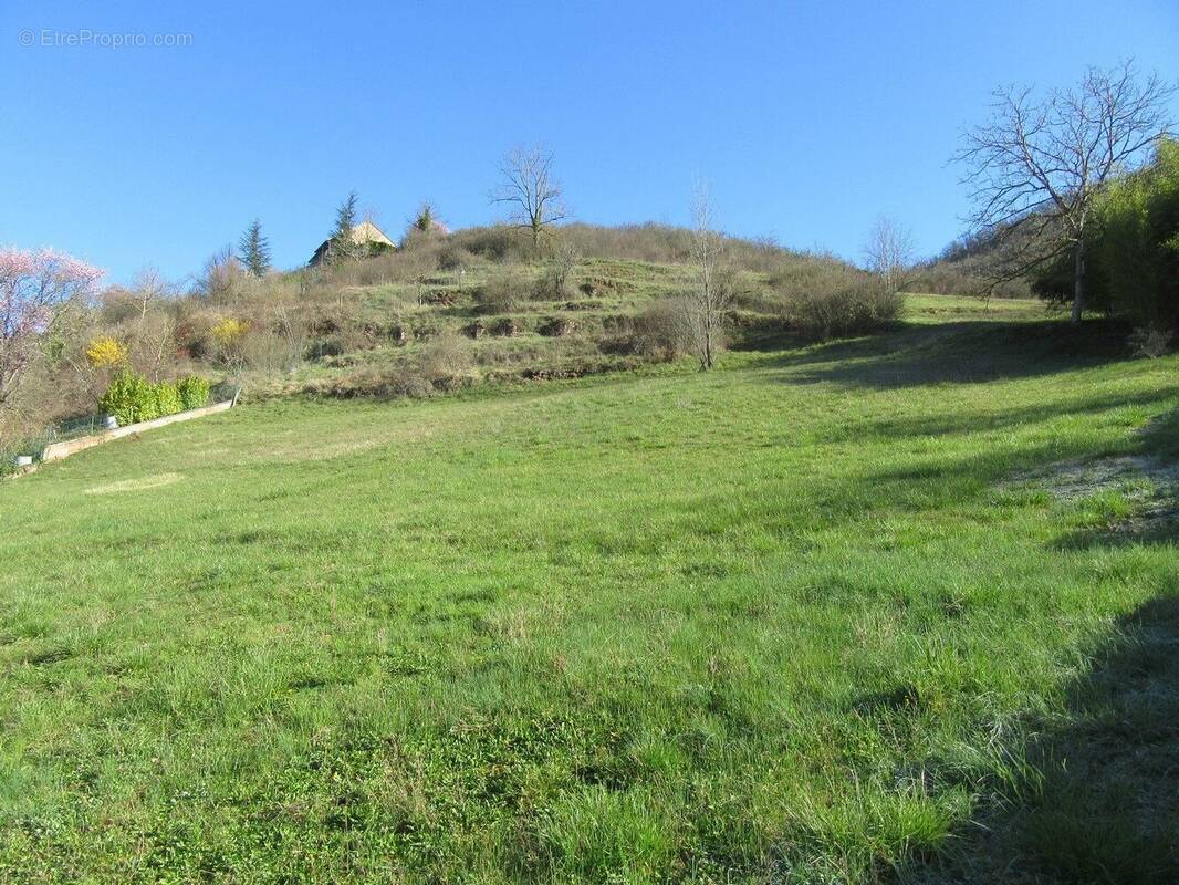 Terrain à MARCILLAC-VALLON