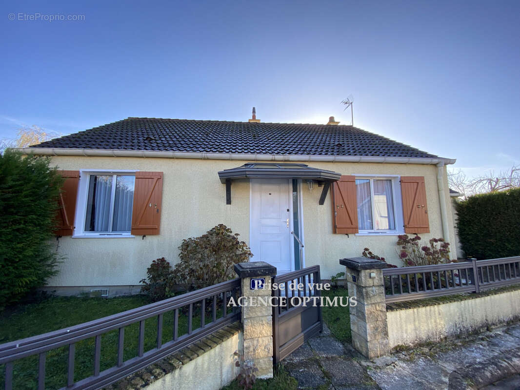 Maison à VILLENEUVE-LA-GUYARD