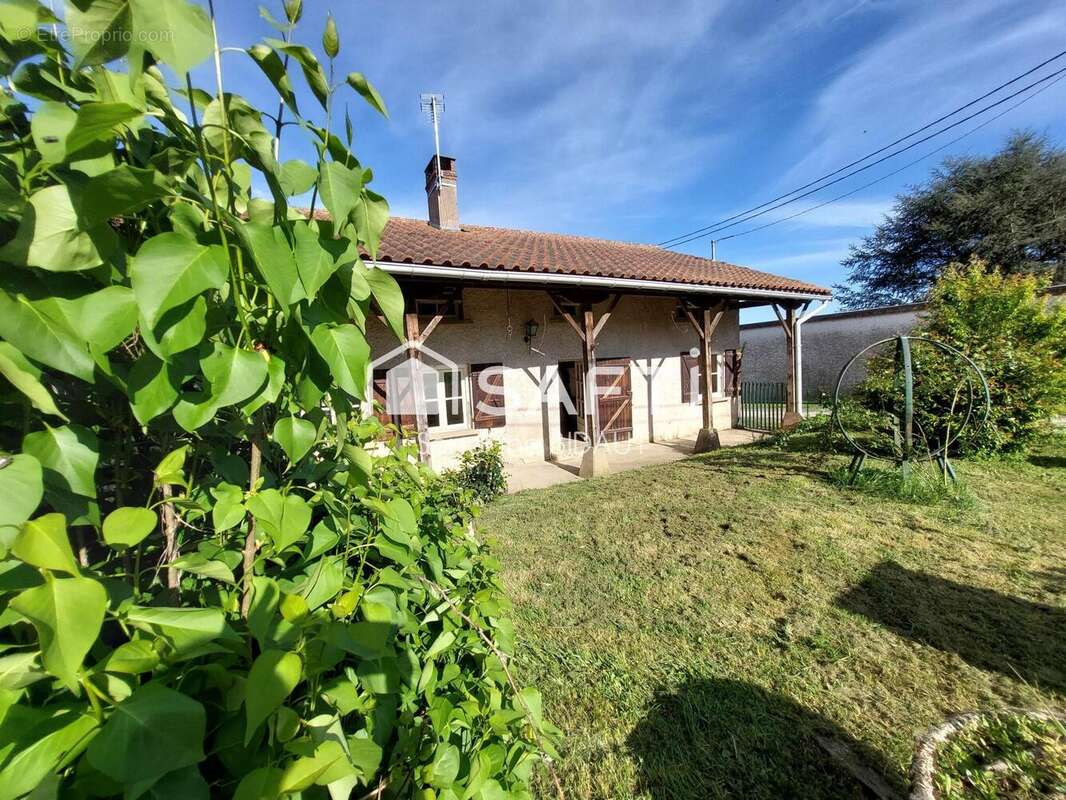 Photo 2 - Maison à SAINT-TRIVIER-DE-COURTES