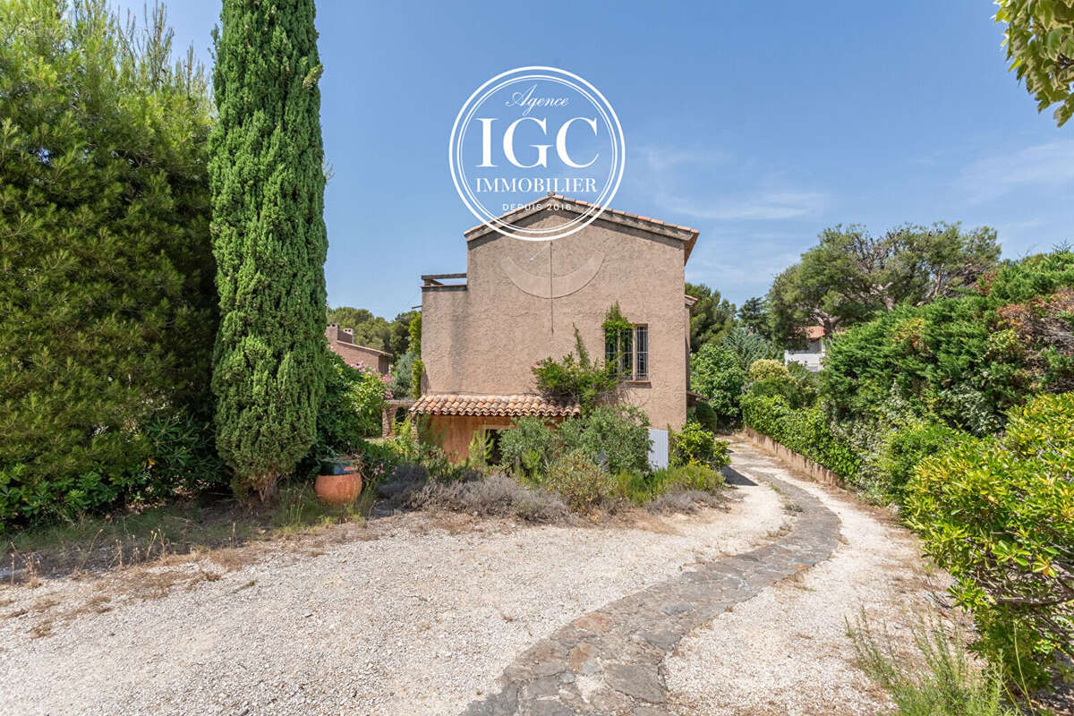 Propriété de caractère avec vue mer  320 m² Terrain de 1 400 m²  Secteur Barqueroute - photo 8