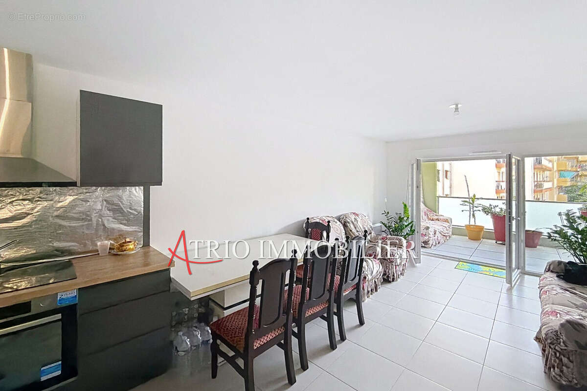Appartement à SAINT-LAURENT-DU-VAR