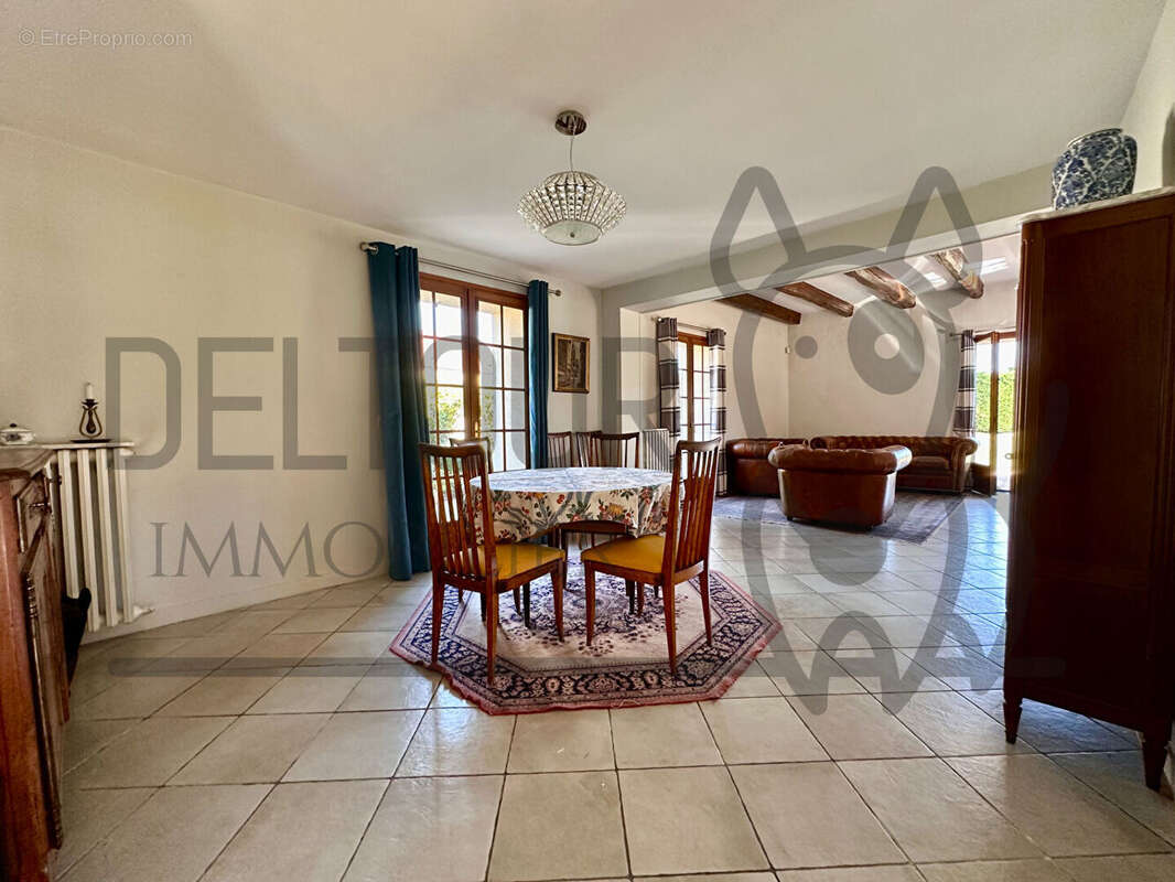 Maison à VILLENEUVE-LE-COMTE