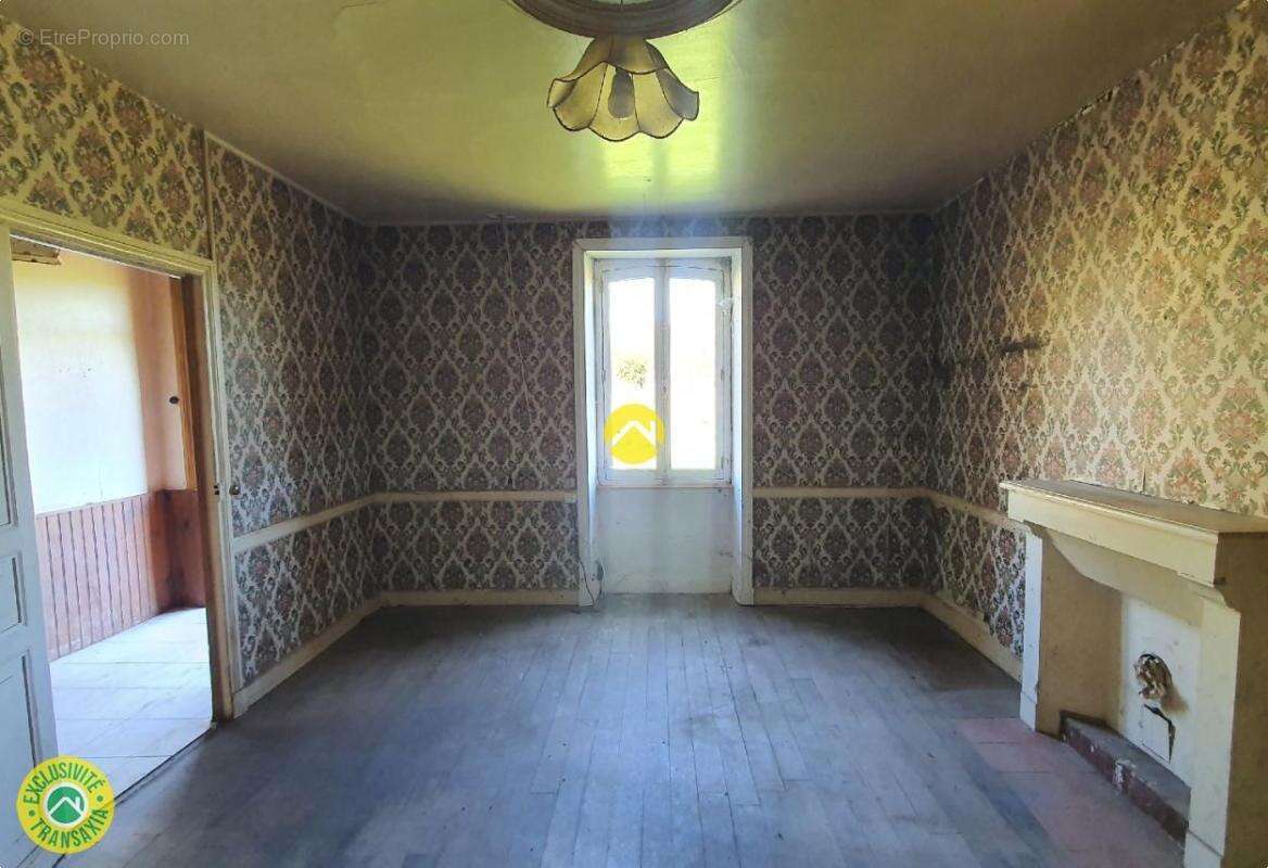 Maison à AHUN