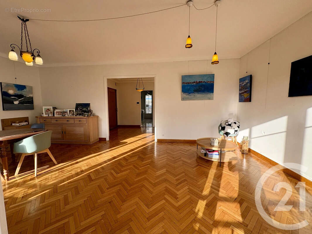 Appartement à MARSEILLE-5E