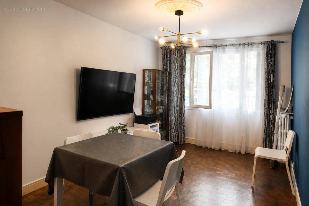 Appartement à LES PAVILLONS-SOUS-BOIS