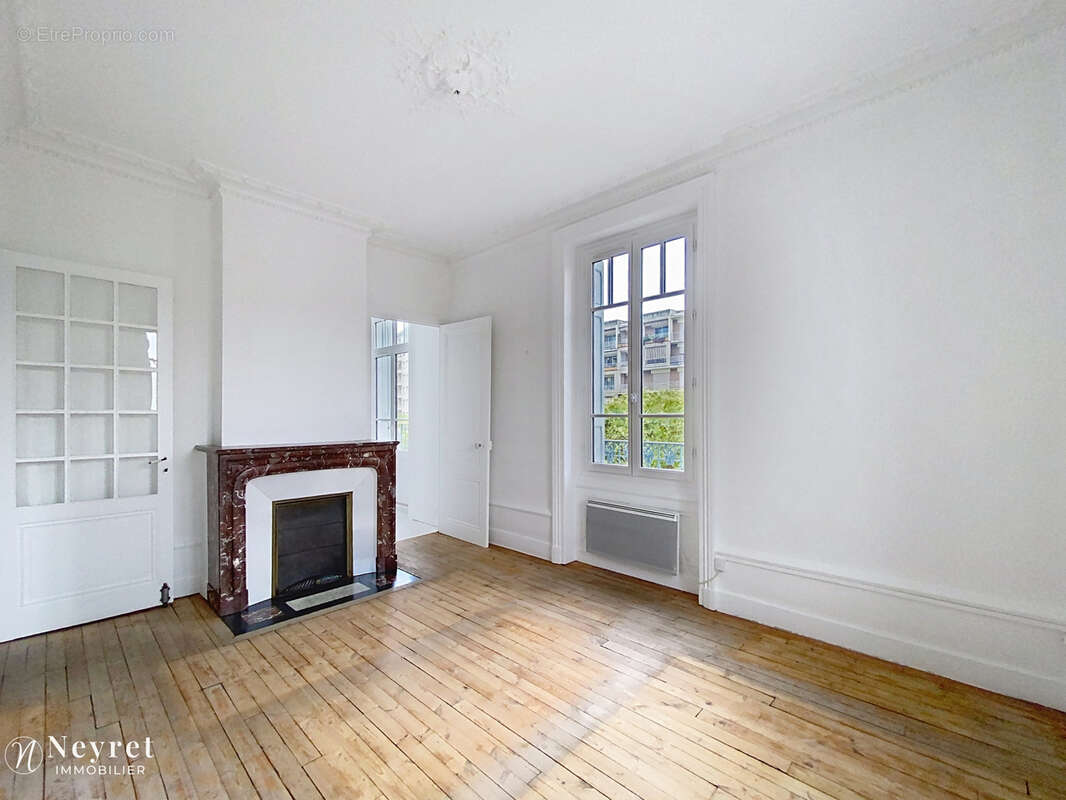 Appartement 65 m² à Saint-Etienne  - photo 2