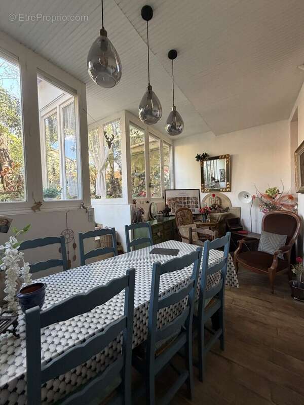 Appartement à MARSEILLE-4E