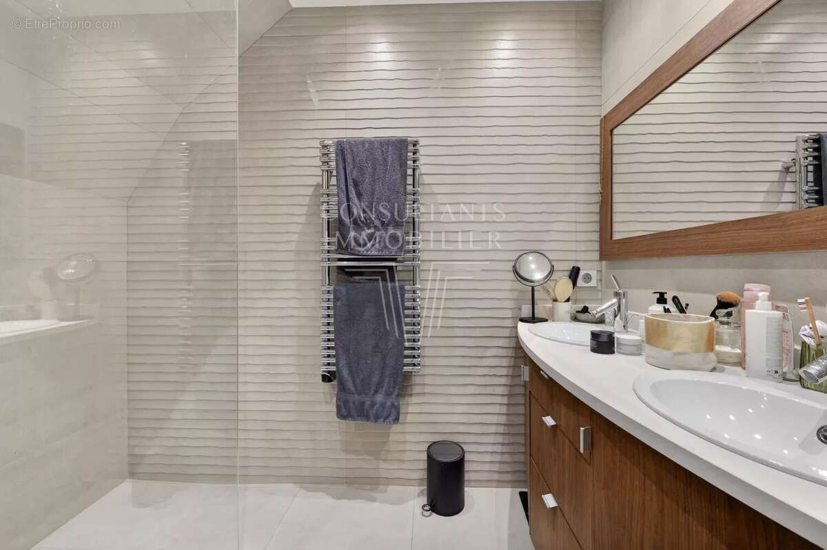 Appartement à LEVALLOIS-PERRET