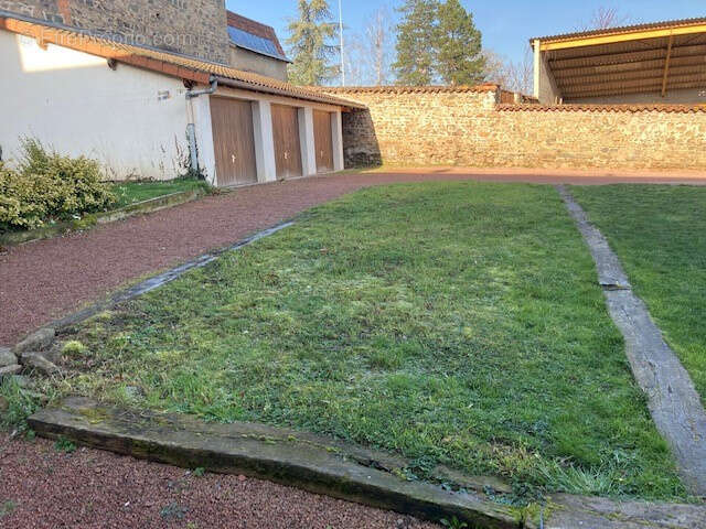 Appartement à SAINT-SYMPHORIEN-DE-LAY