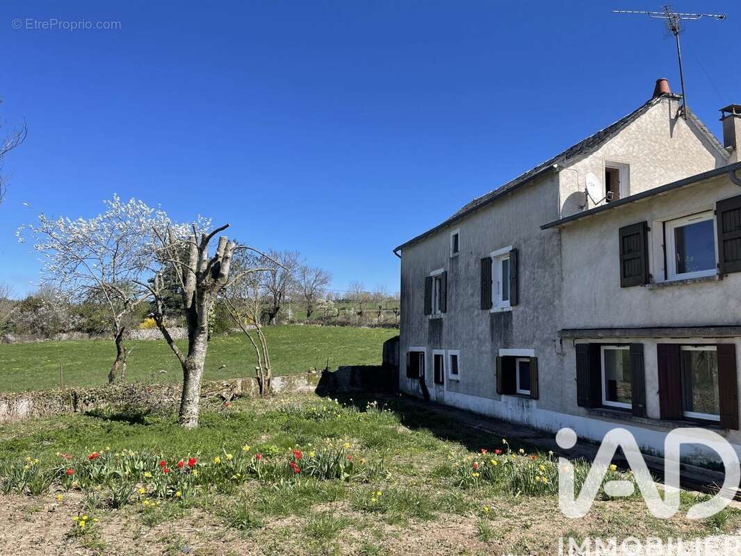 Maison 180 m² à Saint-Saturnin-De-Lenne  - photo 2