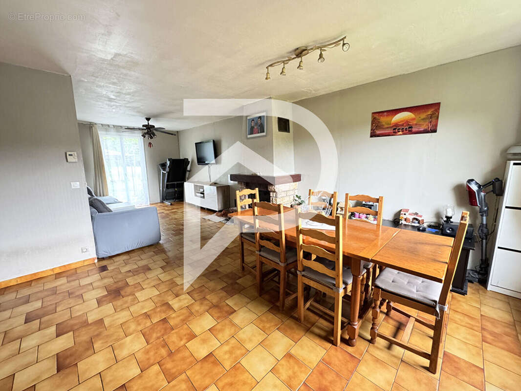 Maison à IVRY-LA-BATAILLE