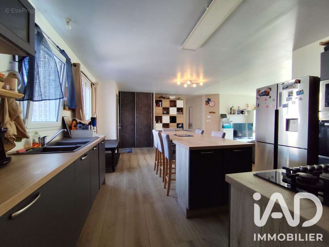 Maison 111 m² à Saint-Jean-De-La-Ruelle  - photo 7