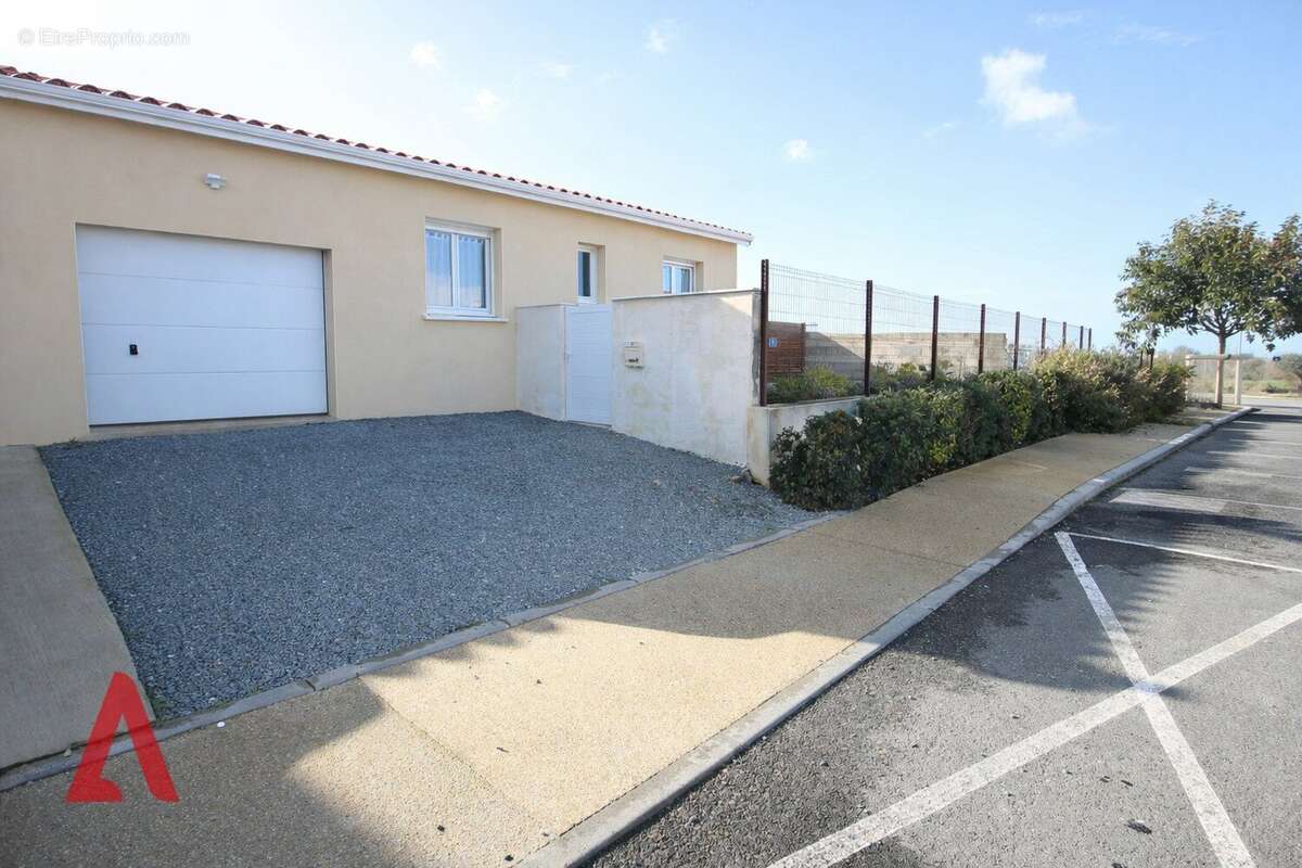 Maison à NISSAN-LEZ-ENSERUNE