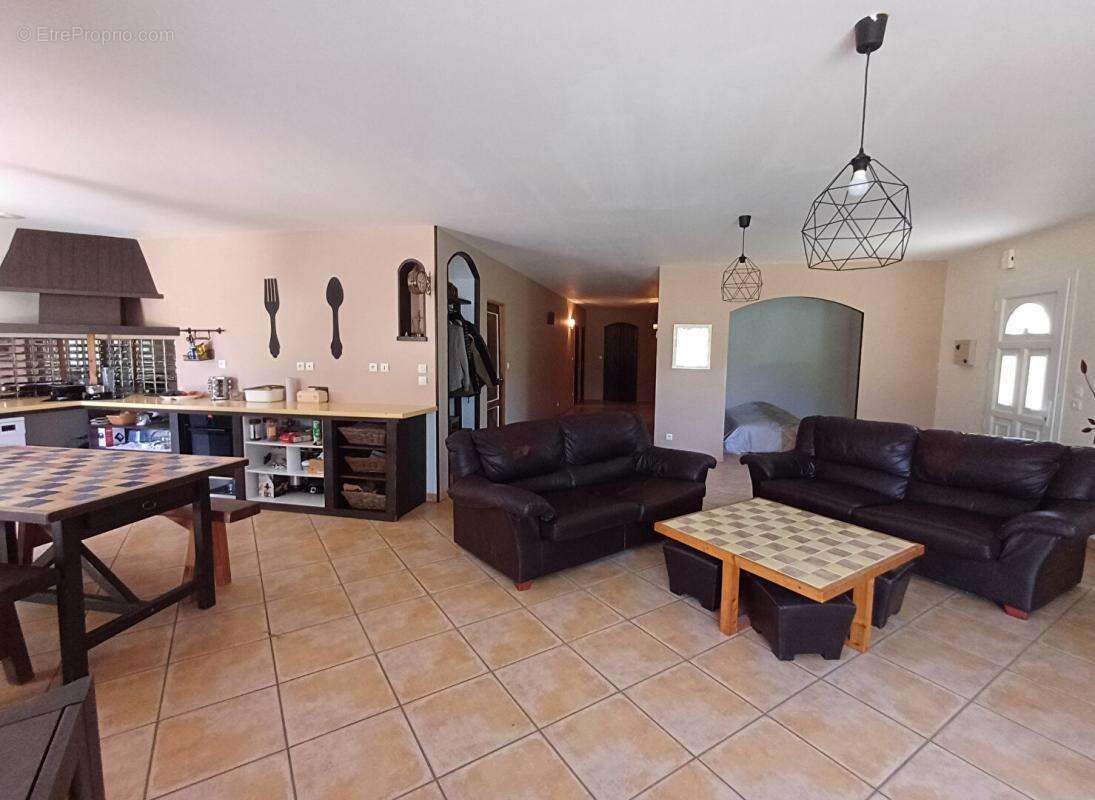 Sansais - Plain-pied 134 m2 et son jardin - photo 2