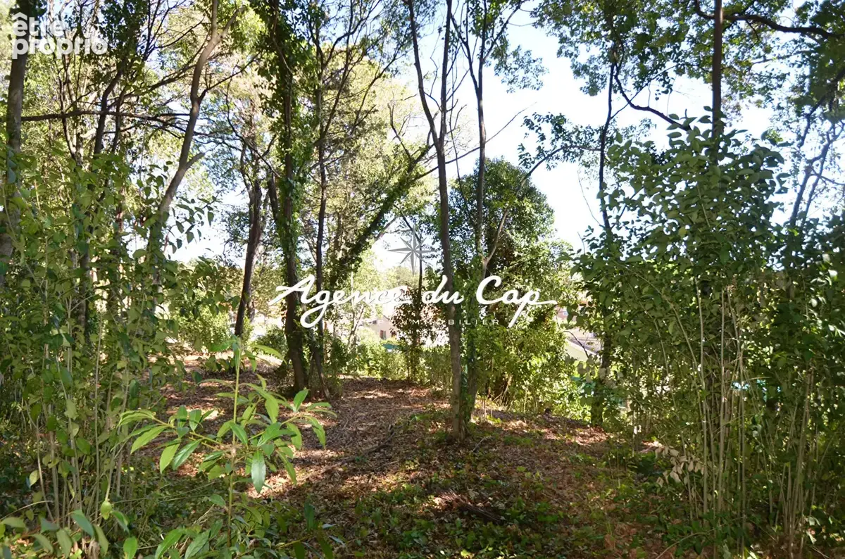 Frejus proche centre ville terrain constructible - photo 3