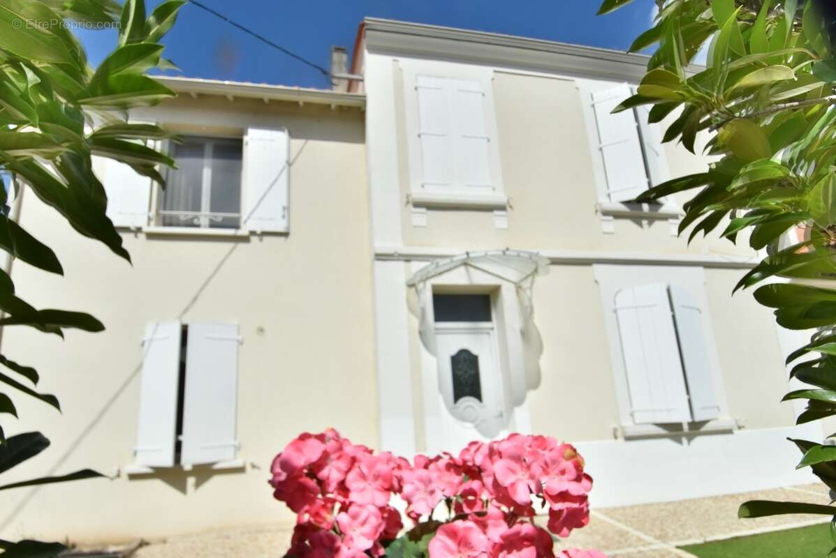 Maison à vendre 8 pièces SAINT YRIEIX SUR CHARENTE (16) avec grand terrain - photo 17