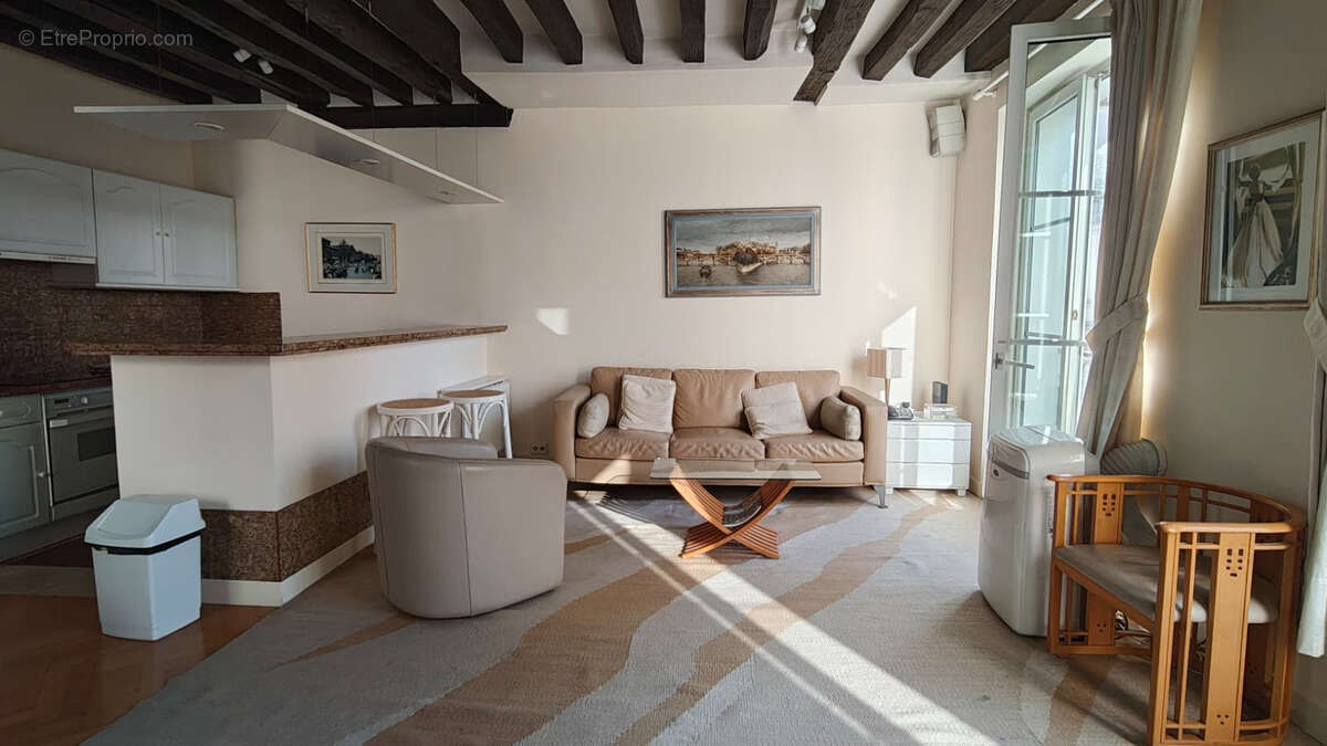 Appartement à PARIS-1E