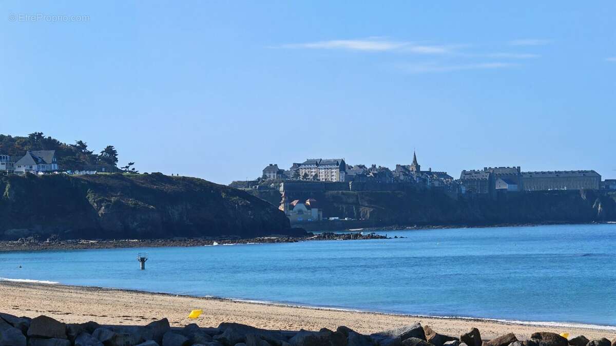 Appartement à DONVILLE-LES-BAINS