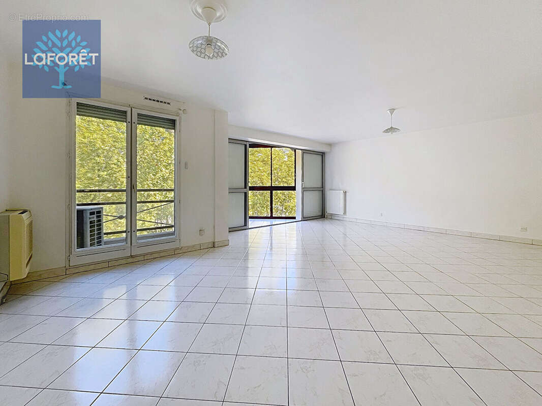 Appartement à LYON-9E