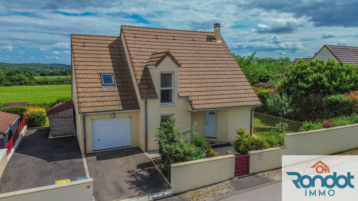 Maison à IS-SUR-TILLE