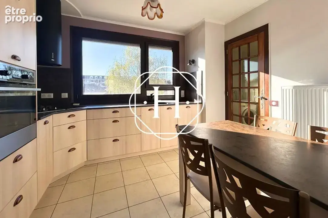Appartement 4 pièces 77 m² à vendre à Bourg-En-Bresse (01000) - photo 2