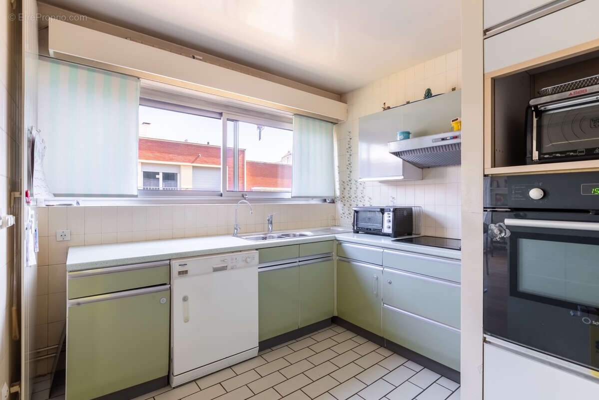 Appartement à COURBEVOIE