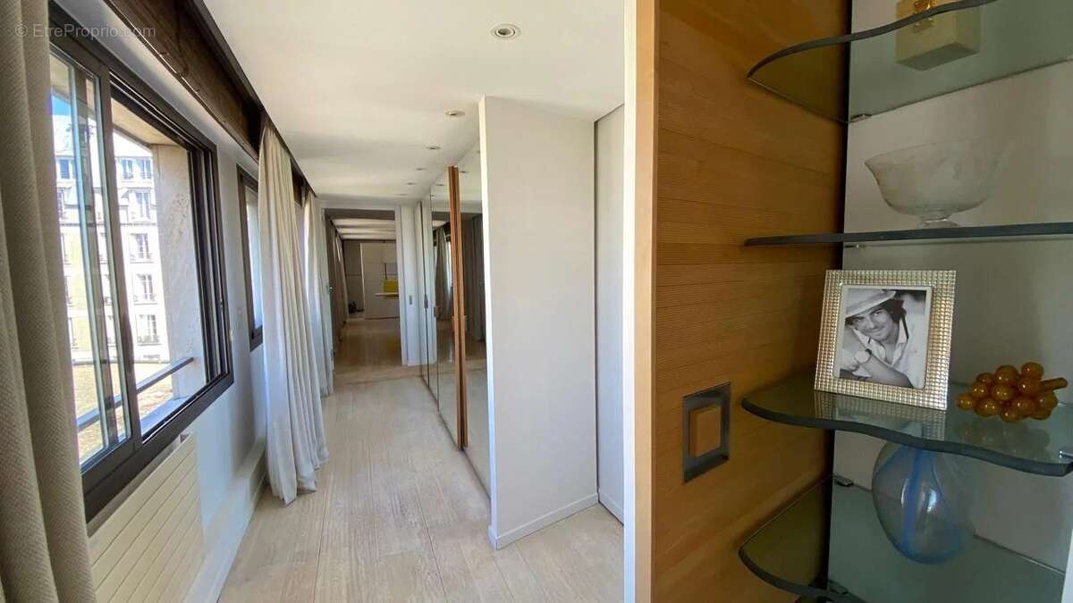 Appartement à PARIS-16E