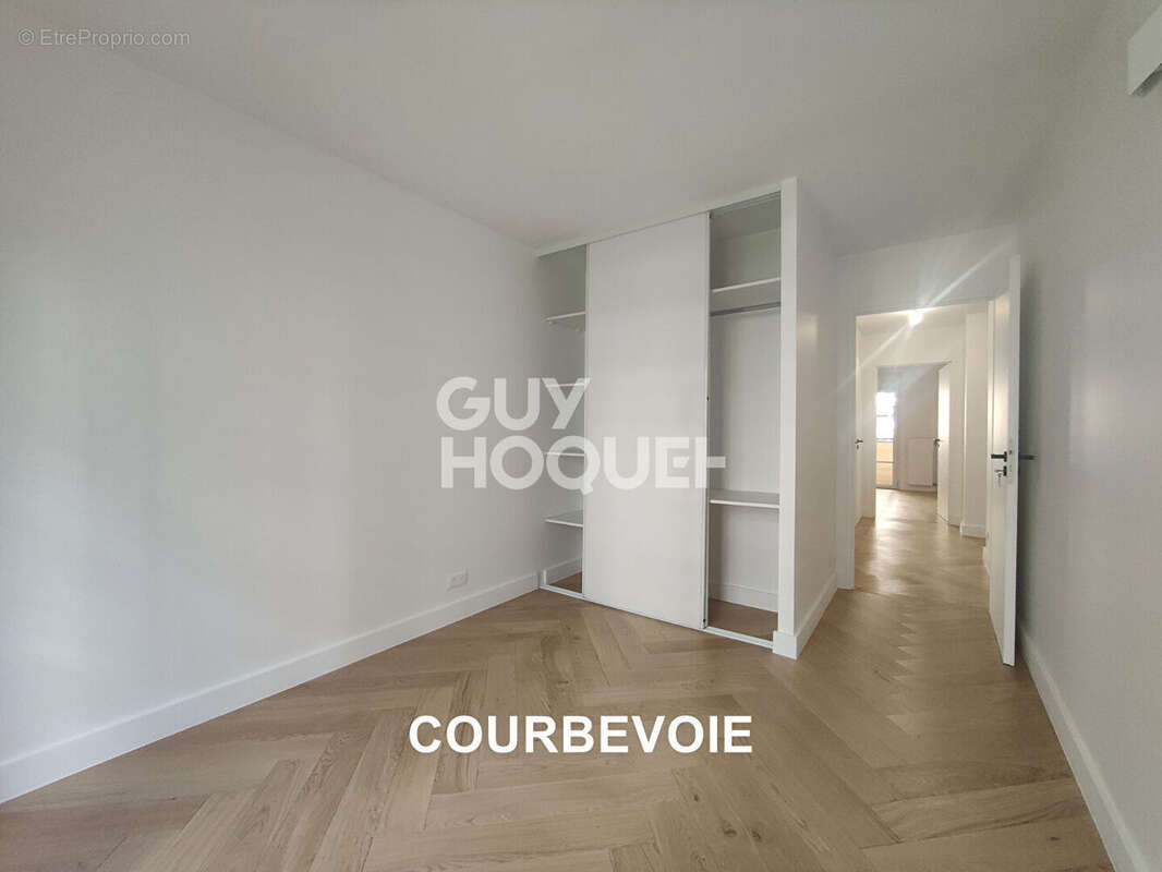 Appartement à COURBEVOIE
