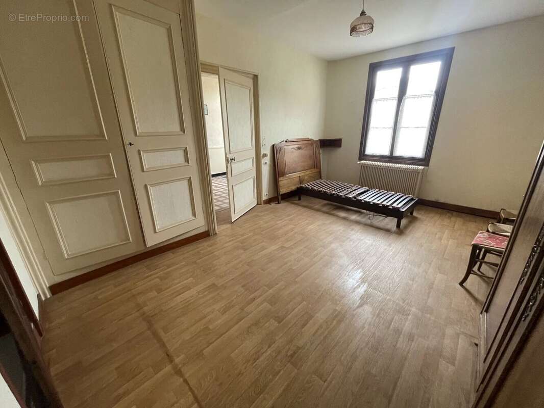 Maison de caractère à rénover – gros potentiel et grands projets ! - photo 5