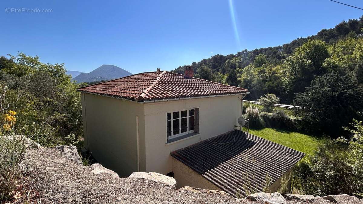 Maison à ENTRECHAUX
