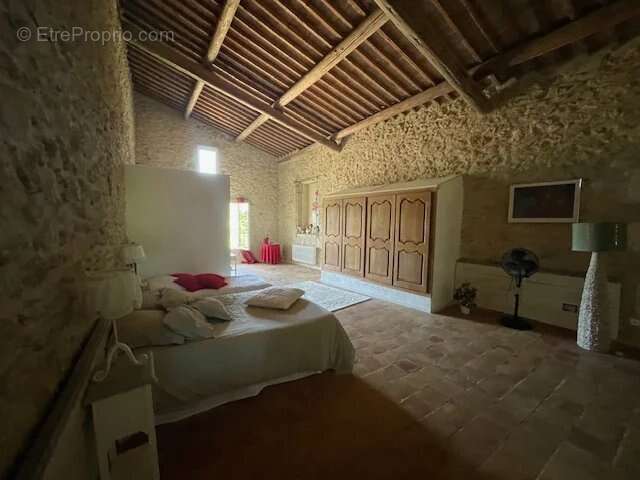 Maison à VERNEGUES