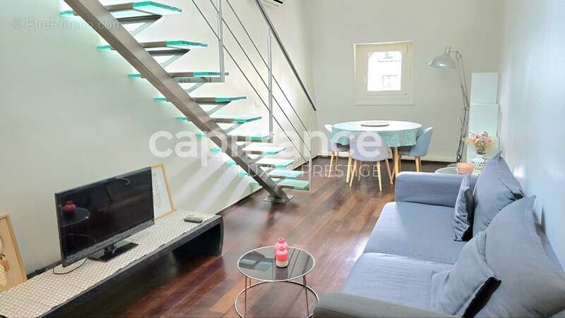 Appartement à PARIS-8E
