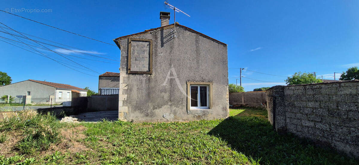 Maison à ASNIERES-LA-GIRAUD