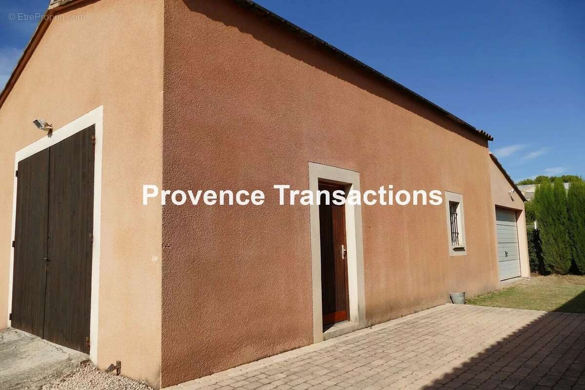 Très belle maison avec grandes dépendances - photo 8