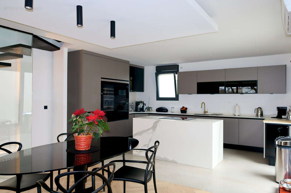 Maison à SAINT-MAUR-DES-FOSSES